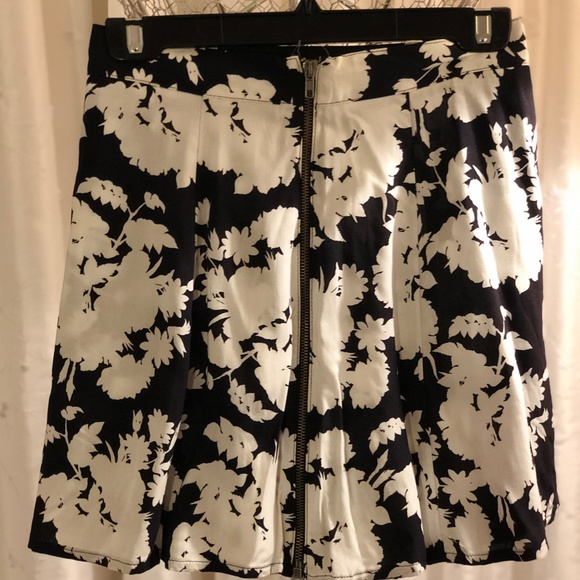 PINS & NEEDLES Black and White Skater Skirt - Picture 2 of 2